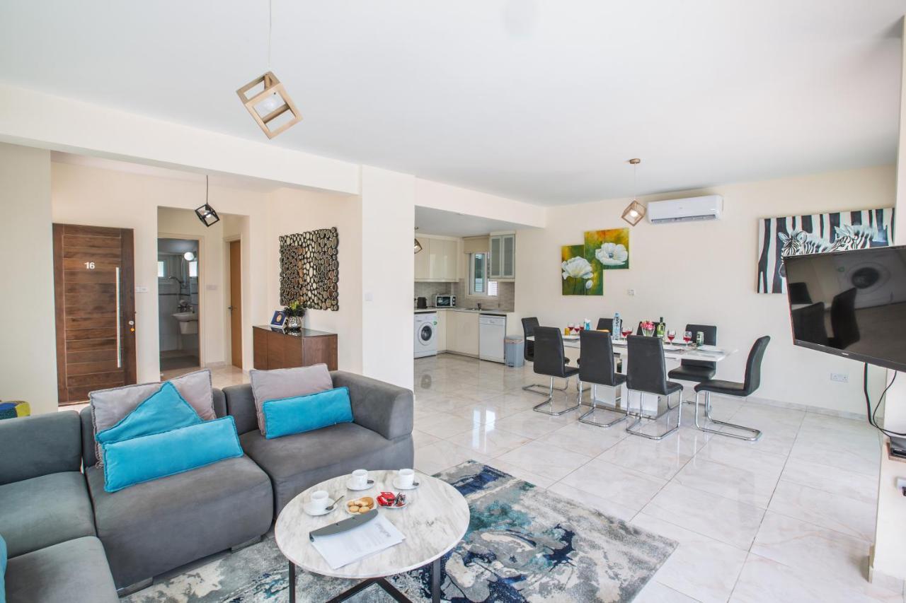 Shaye Front Line Villa Protaras Exterior photo