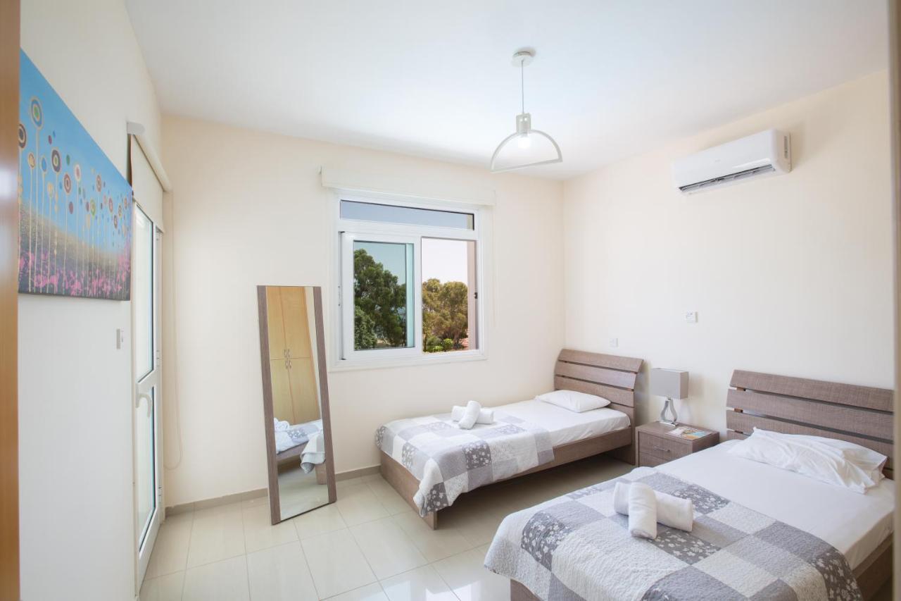 Shaye Front Line Villa Protaras Exterior photo
